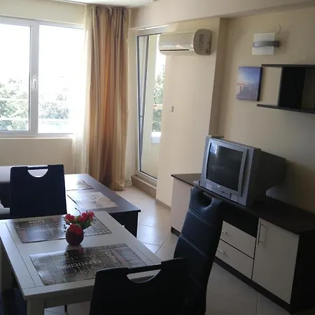 Europroperties Nikea Park Apartment